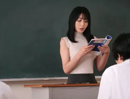 Nữ giáo viên xinh đẹp phải lòng cậu học trò của mình